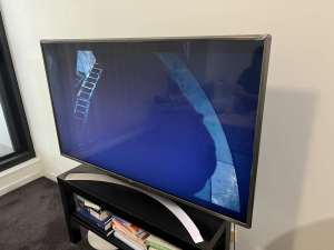 LG Smart TV 4K UHD 49”