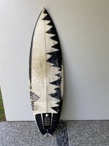 Chilli surfboard with fins included 