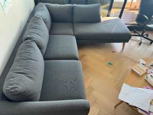 5-seater Corner Couch Perfect Condition RSP $1200 with Free Ottoman!
