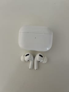 AirPod Pro Generation 1 - case and headphones 