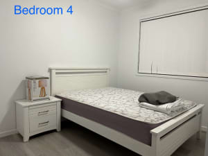 All-Female Flat, private room in Coombabah house, quiet & Clean