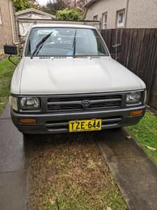 1995 Toyota Hilux  5 Sp Manual C/chas