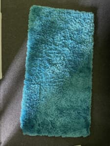 Blue shaggy rug 70x 140cm