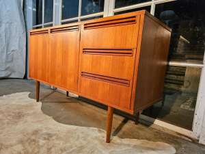 Beautiful Wrightbilt Retro-Vintage Sideboard- Buffet -Can Deliver