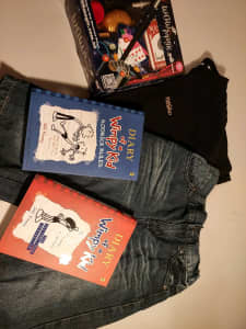 Boys Size 8 shorts/T-shirt/books/magic set