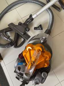 Dyson radix cyclone dc19 Vacuum cleaner