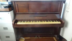 piano upright Belling antique beautiful soft tone