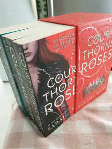 A Court of Thrones and Roses series 🌹
Orginal Covers