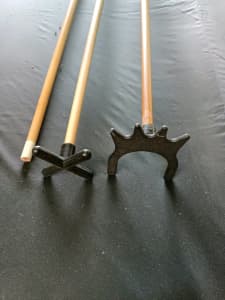Pool cue rest and spider
