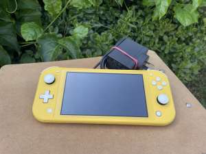 Nintendo Switch Lite Yellow Charger