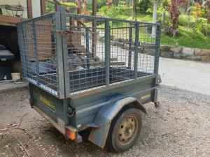 Trailer 2000 box with mesh crate