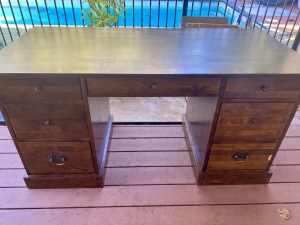 Beautiful mahogany desk USED FREE