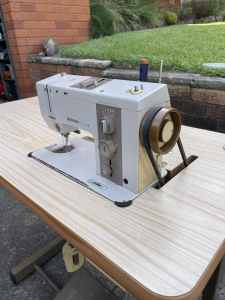Bernina Industrial 950 Sewing Machine