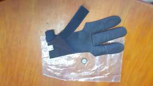 Archery Glove 3 Fingered Hand Protection (Large)