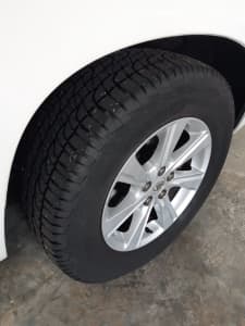 Set of 17inch Toyota Kluger wheels and tyres 5 x 114.3
