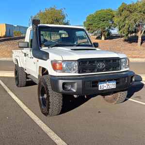 2009 TOYOTA LANDCRUISER WORKMATE (4x4) 5 SP MANUAL C/CHAS