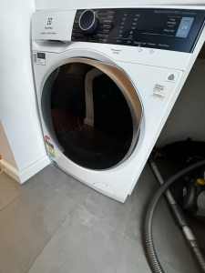 Electrolux 9kg UltraVix 500 Washing Machine