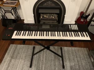 Keyboard / Synthesiser - Roland FA-07 - 76 Key Workstation