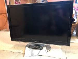 Panasonic colour TV in working order, 37/90cm screen