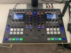 Complete DJ Setup including Traktor S8, Evermix, Headphones, Speakers