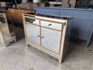 BRAND NEW Mirrored hallway Console table Afterpay available