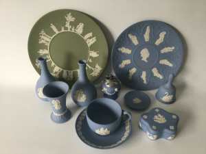 WEDGEWOOD BUNDLE COLLECTION OF 12 PIECES AS SHOWN IN PHOTO PERFECT