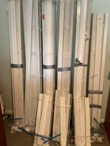BARGAIN…..HOUSEFUL OF VENETIAN BLINDS.(Assorted Prices)