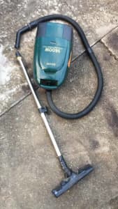 Sanyo 1400W Vacuum Cleaner - still working well, needs some attention