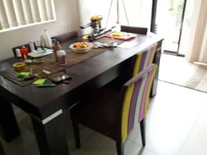 Table and 6 x Chairs in Very Good Condition