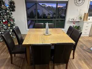 Extendable wooden Dining table for sale ASAP. Chairs included