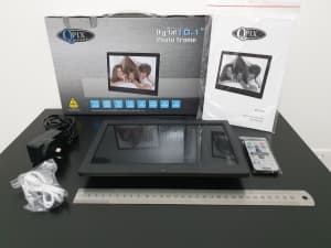 Qpix 10 inch Digital Photo Frame LED with 8GB storage and remote