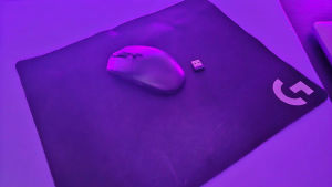 logitech G305 lightspeed wireless gaming mouse free mousepad