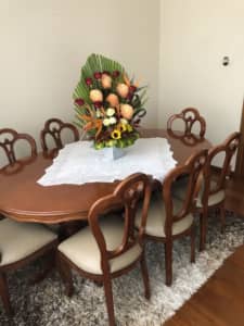 Vintage antique Victorian style dining table & 8 leather chairs 