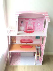 Doll house for imaginary play