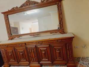 MIRROR BACKED SIDEBOARD/BUFFET/ENTERTAINMENT UNIT/DRESSING TABLE.