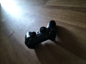 PlayStation 4 controllers (DualShock 4 controller)
