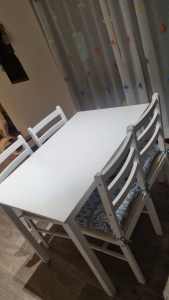 4x seater dining table