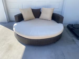 OUTDOOR DAY BED