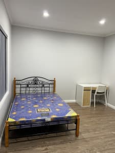 Offer 1 extra large bedroom for renting