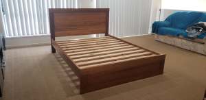 Queen size bed wooden frame 