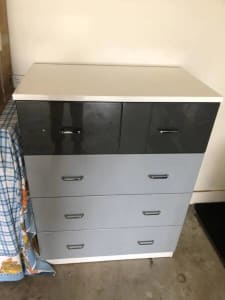 excellent white top 5 drawer tall boy like new grey shiny 89x51x117cm