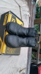 Oliver Mens work boots size 8 worn a couple of times as new condit