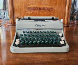 Vintage Consul typewriter with case