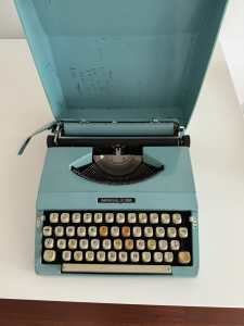 Vintage Retro Imperial 200 Typewriter