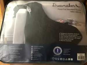 NEW DREAMAKER ELECTRIC HEATED THROW BLANKET