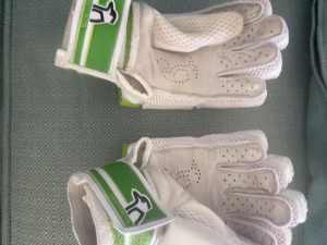 Kookaburra kahuna pro 5.0 cricket gloves