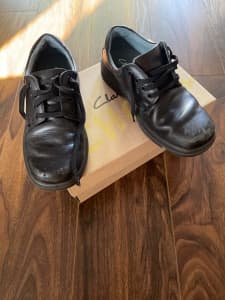 Clarks school leather shoe size 7 black 