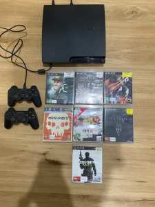 PS3 - 2 Controllers - Game Bundle