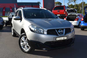 2013 Nissan Dualis J10W Series 3 MY12 ST Hatch X-tronic 2WD Silver 6 Speed Constant Variable
