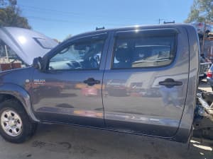 Wrecking Toyota Hilux 2010 5sp manual 